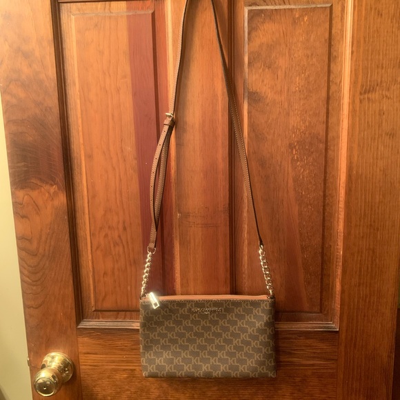 Karl Langerfeld, crossbody bag. Brown K L signature. 4 inches of chain on strap. - Picture 9 of 11